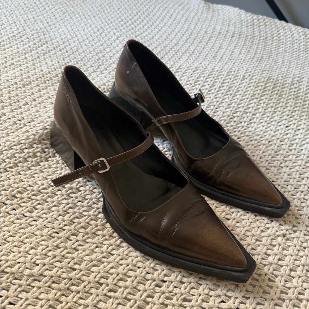 Vagabond Brown Leather Heels with Pointed Toe